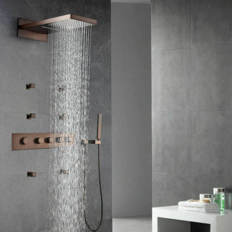 Montage d'une colonne de douche hydromassante. 